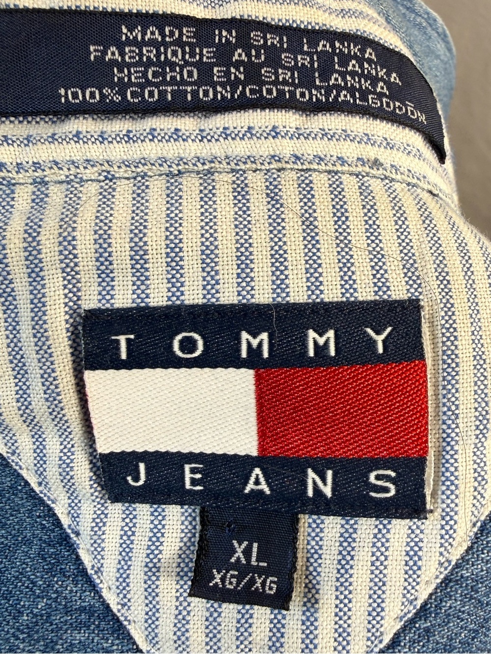 Tommy Hilfiger Jeans Vintage Men's Denim Button-Down Shirt - Picture 3 of 4